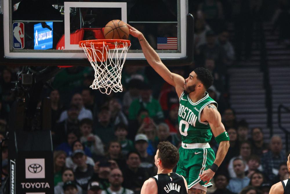 为篮球场上 为篮球场上